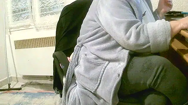 Snapshot of douceur63 chatting on December 16, 11:48 am douceur63 online show from December 16, 11:48 am