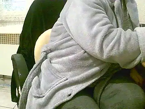 Snapshot of douceur63 chatting on January 8, 11:56 am douceur63 online show from January 8, 11:56 am