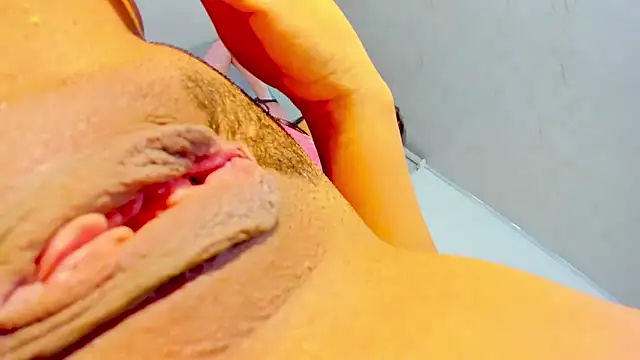 Snapshot of SQUIRTINGQUEEN11 chatting on December 13, 1:37 am SQUIRTINGQUEEN11 online show from December 13, 1:37 am