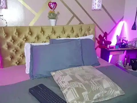 Snapshot of dove_mature chatting on March 21, 5:00 am dove mature online show from March 21, 5:00 am