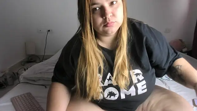 Snapshot of Blondylicious chatting on October 29, 12:18 pm Blondylicious online show from October 29, 12:18 pm