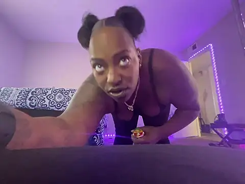 Snapshot of ChocolateTingz chatting on December 13, 2:16 pm ChocolateTingz online show from December 13, 2:16 pm