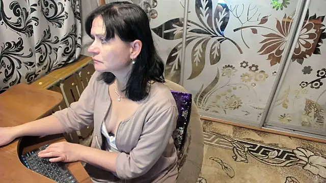 Snapshot of EVILENSA chatting on December 27, 4:54 pm EVILENSA online show from December 27, 4:54 pm