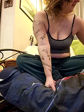 Cutegirlforyou online show from December 21, 7:45 am