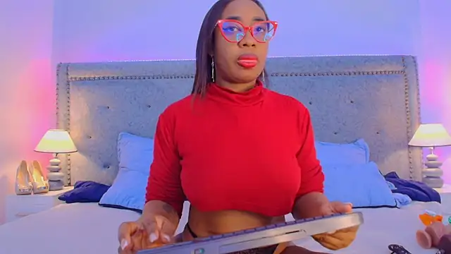 Snapshot of CaseyMoon chatting on June 19, 12:31 pm CaseyMoon online show from June 19, 12:31 pm
