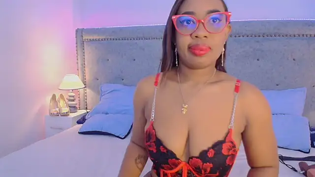 Snapshot of CaseyMoon chatting on June 20, 12:19 pm CaseyMoon online show from June 20, 12:19 pm
