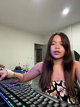Snapshot of kiarafonseca_ chatting on December 23, 4:01 am kiarafonseca  online show from December 23, 4:01 am