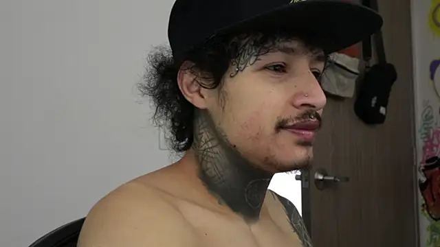 trieone online show from February 28, 2:07 pm