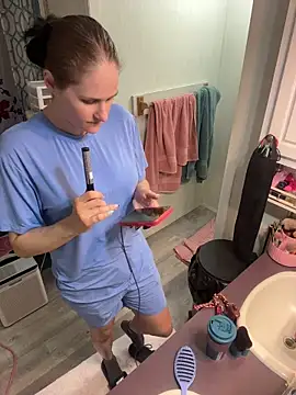 lolabunny9 online show from May 22, 2:55 pm