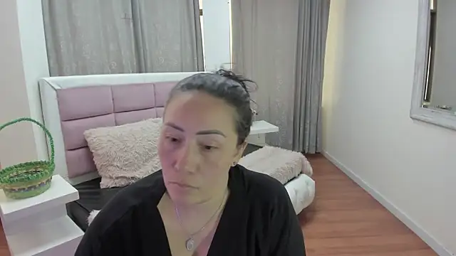 Snapshot of gaby_trent chatting on May 16, 5:12 pm gaby trent online show from May 16, 5:12 pm