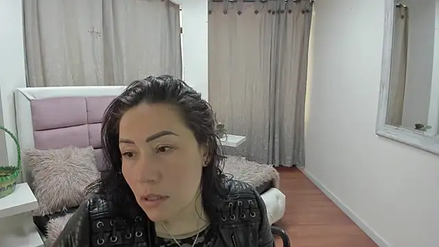 Snapshot of gaby_trent chatting on May 25, 4:24 pm gaby trent online show from May 25, 4:24 pm