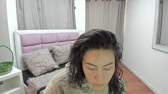 Snapshot of gaby_trent chatting on June 22, 3:53 pm gaby trent online show from June 22, 3:53 pm