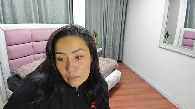 Snapshot of gaby_trent chatting on July 8, 10:09 am gaby trent online show from July 8, 10:09 am