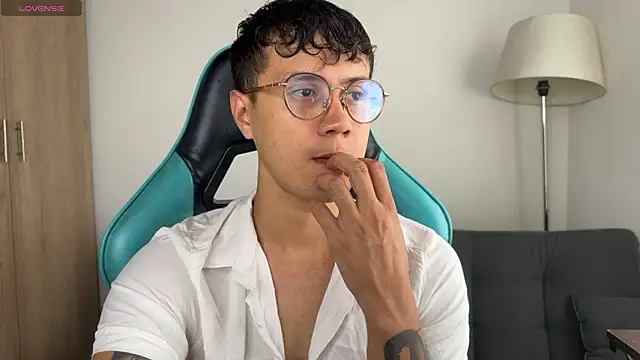 LeaneSeb online show from March 9, 6:34 pm