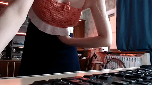Snapshot of pa1e_pr1ncess chatting on May 17, 7:28 am pa1e pr1ncess online show from May 17, 7:28 am