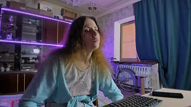 Snapshot of pa1e_pr1ncess chatting on May 28, 6:54 am pa1e pr1ncess online show from May 28, 6:54 am