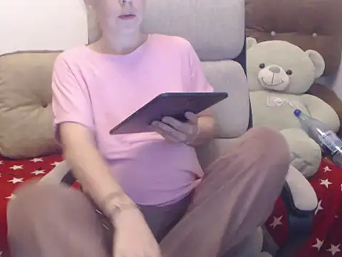 Snapshot of Aliss_Hottie chatting on October 9, 8:45 am Aliss Hottie online show from October 9, 8:45 am