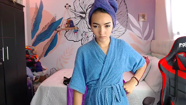 LinzyBaner online show from February 6, 8:34 pm