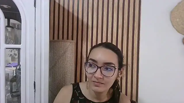 LinzyBaner online show from February 13, 6:05 pm