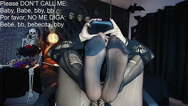 AlexHoe  online show from July 16, 6:25 pm