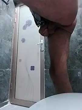 Snapshot of Bigutt73 chatting on March 21, 2:07 am Bigutt73 online show from March 21, 2:07 am