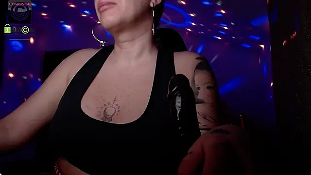 SonyaDevon online show from April 2, 5:05 am