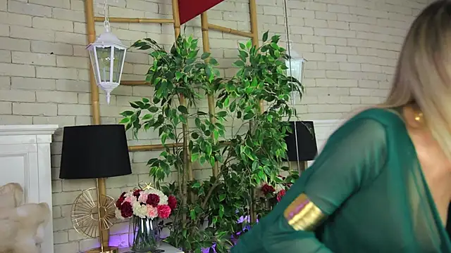 EmillyBronte online show from March 28, 8:30 pm