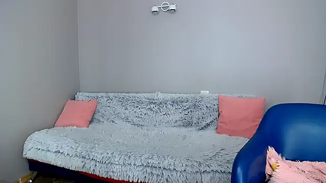 Estheri online show from March 14, 2:19 pm