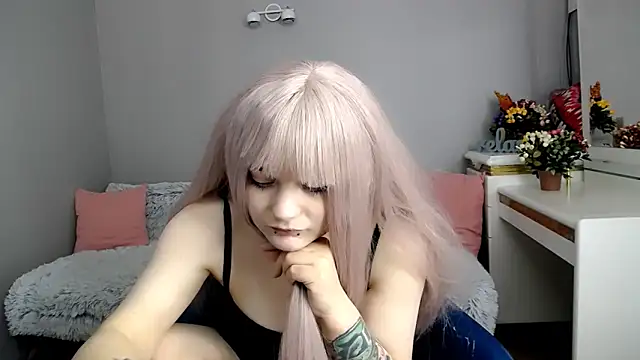 Estheri online show from March 25, 7:25 am