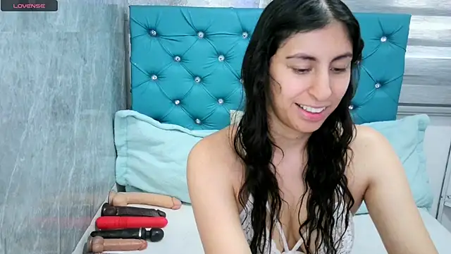 MAARYMOON online show from December 13, 1:33 pm