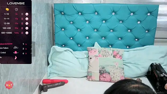 MAARYMOON online show from January 19, 2:17 pm