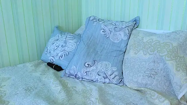  Lily  online show from March 3, 7:32 am