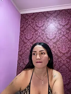 Snapshot of juliana_diaz chatting on April 24, 11:18 pm juliana diaz online show from April 24, 11:18 pm