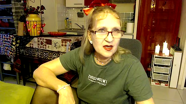 Snapshot of Ala-N-Dala chatting on February 10, 1:59 pm Ala-N-Dala online show from February 10, 1:59 pm