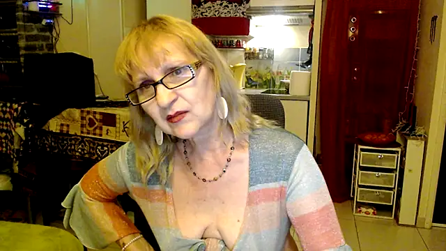 Snapshot of Ala-N-Dala chatting on February 18, 5:25 am Ala-N-Dala online show from February 18, 5:25 am