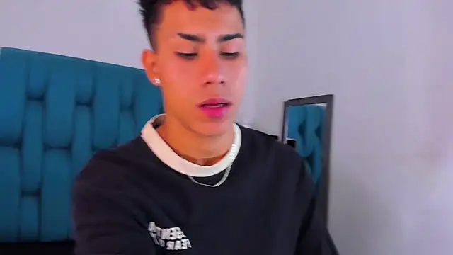 Snapshot of AlanNaughty chatting on December 1, 8:53 pm AlanNaughty online show from December 1, 8:53 pm