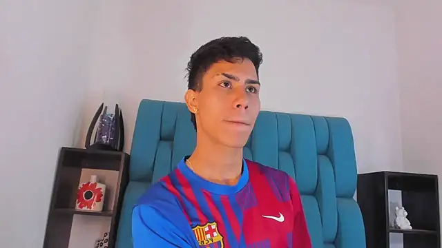 Snapshot of AlanNaughty chatting on January 14, 12:22 am AlanNaughty online show from January 14, 12:22 am