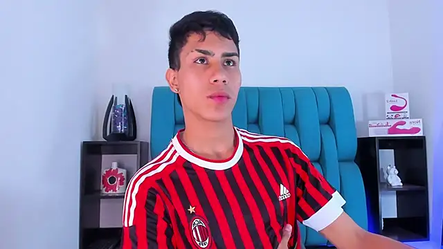 Snapshot of AlanNaughty chatting on January 15, 3:33 am AlanNaughty online show from January 15, 3:33 am