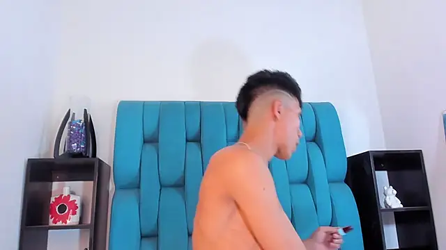 Snapshot of AlanNaughty chatting on January 18, 6:34 am AlanNaughty online show from January 18, 6:34 am