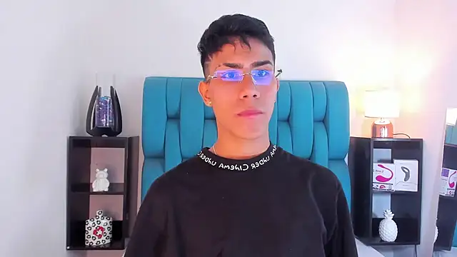 Snapshot of AlanNaughty chatting on January 21, 3:26 am AlanNaughty online show from January 21, 3:26 am