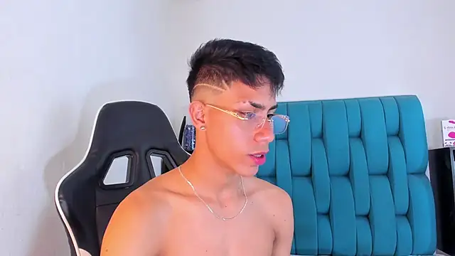 Snapshot of AlanNaughty chatting on January 26, 10:45 am AlanNaughty online show from January 26, 10:45 am