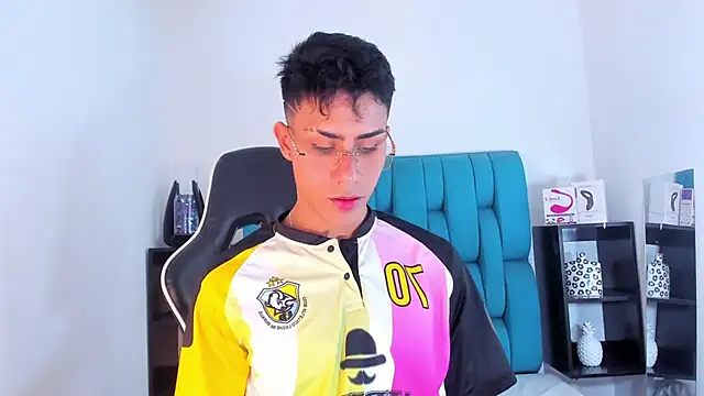 Snapshot of AlanNaughty chatting on January 29, 8:46 pm AlanNaughty online show from January 29, 8:46 pm