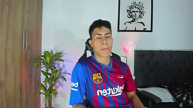 Snapshot of AlanNaughty chatting on November 13, 11:47 pm AlanNaughty online show from November 13, 11:47 pm