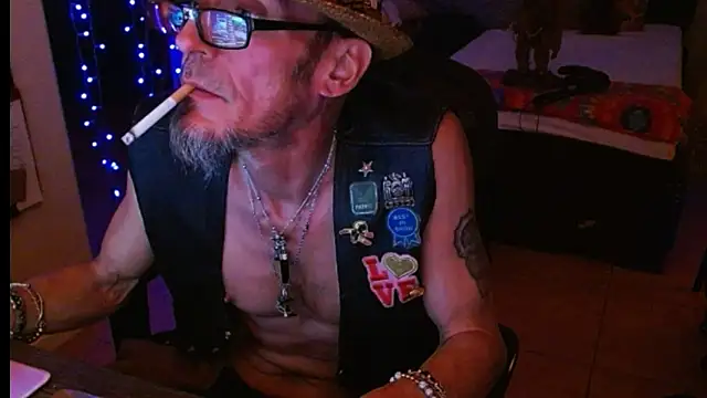 Snapshot of mycock2474u chatting on February 18, 10:38 am mycock2474u online show from February 18, 10:38 am