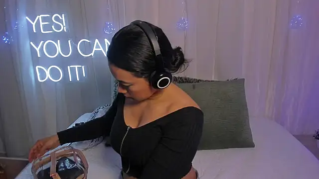 carolgaita online show from February 8, 11:33 am