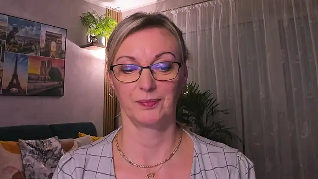 vanessa chat online show from February 9, 8:45 pm