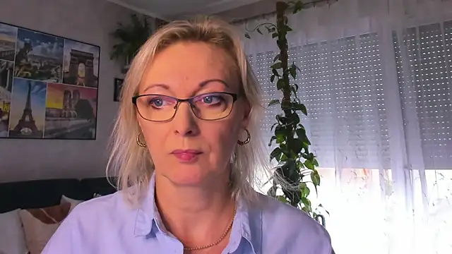 vanessa chat online show from September 18, 1:24 pm