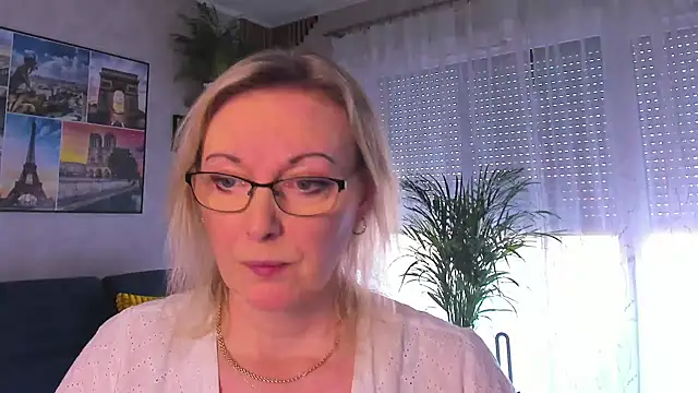 vanessa chat online show from March 18, 2:20 pm