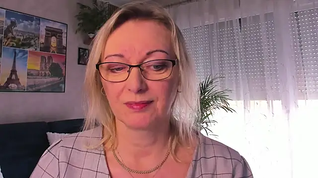 vanessa chat online show from April 14, 1:39 pm