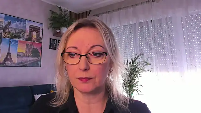 vanessa chat online show from April 16, 1:23 pm